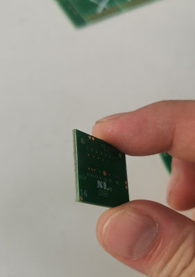 Автономная машина для резки кривой PCBA с одноугольной двойной столовой PCBA